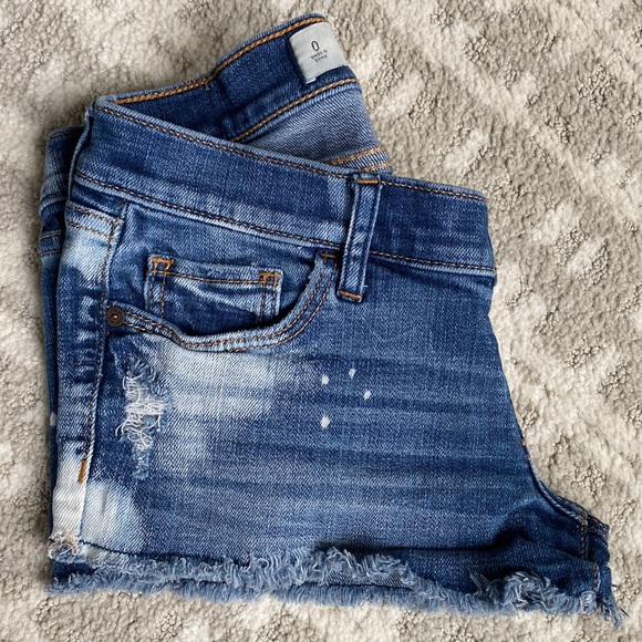 •Abercrombie & Fitch• Distressed Low-Rise Jean Shorts - Picture 4 of 11